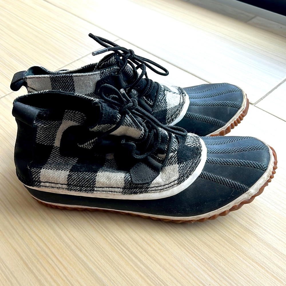 SOREL waterproof gingham snow booties size 10 - Picture 1 of 4